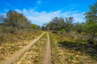 9521 Fm 1303, Floresville, TX 78114