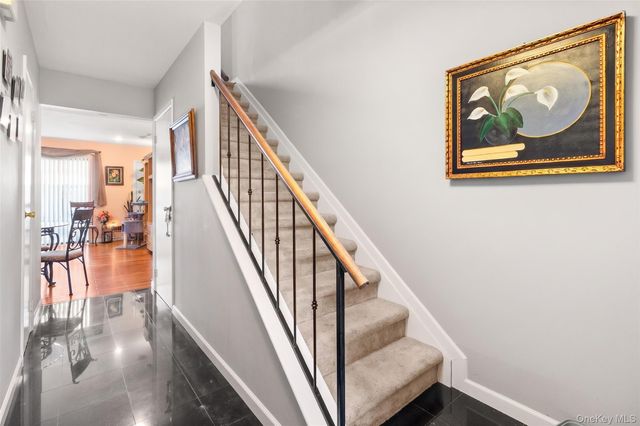 78 Cambridge Drive W, Copiague, NY 11726