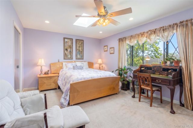 78 Cambridge Drive W, Copiague, NY 11726
