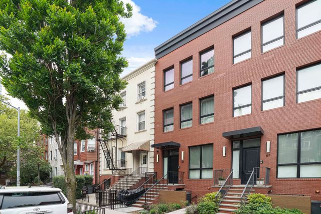 85 Calyer Street, New York City, NY 11222