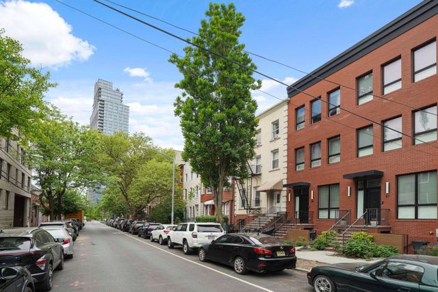 85 Calyer Street, New York City, NY 11222