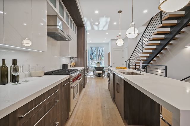 85 Calyer Street, New York City, NY 11222
