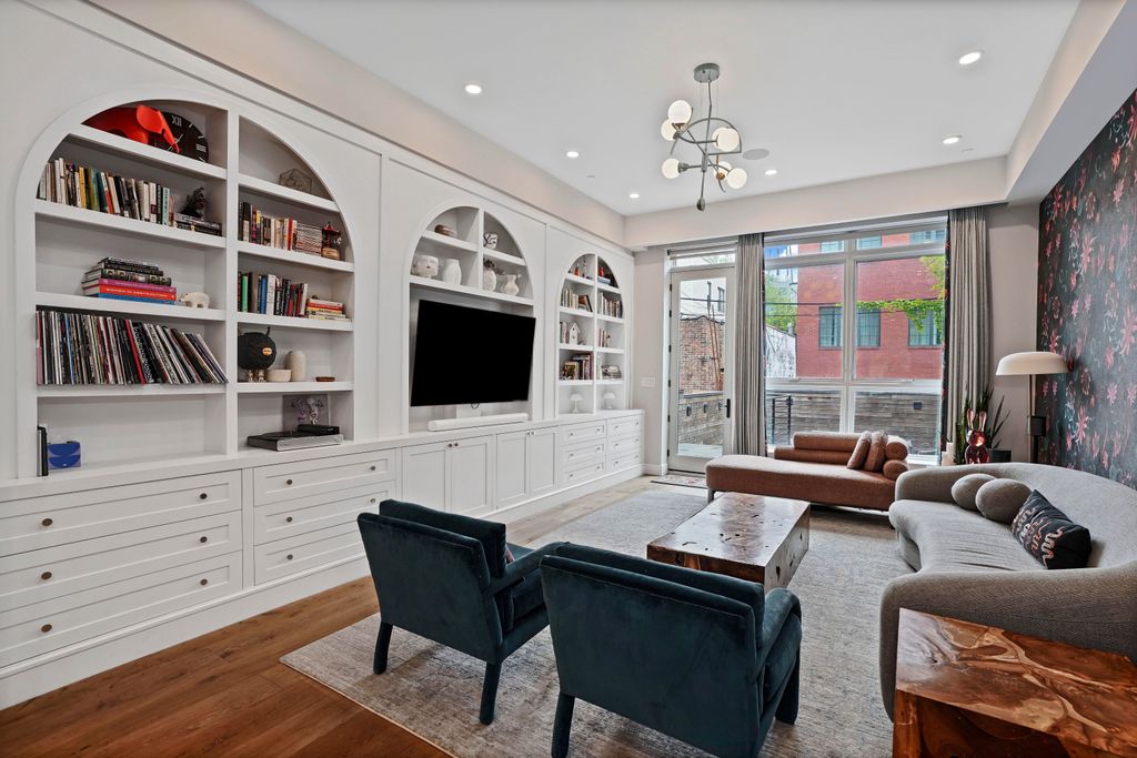 85 Calyer Street, New York City, NY 11222