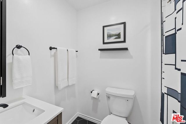 11710 Hartsook Street, Valley Village, CA 91607
