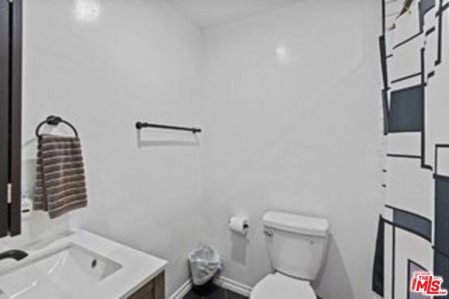 11710 Hartsook Street, Valley Village, CA 91607