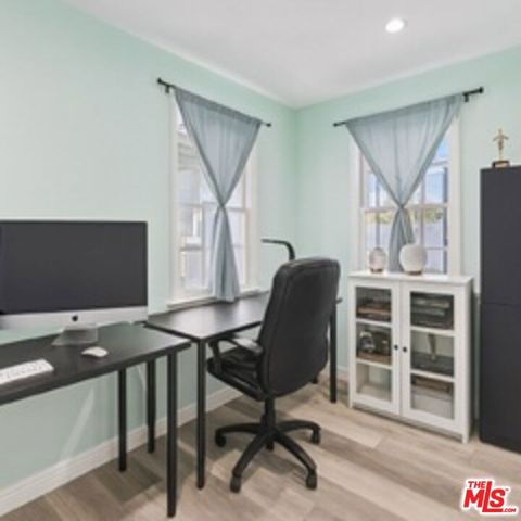 11710 Hartsook Street, Valley Village, CA 91607