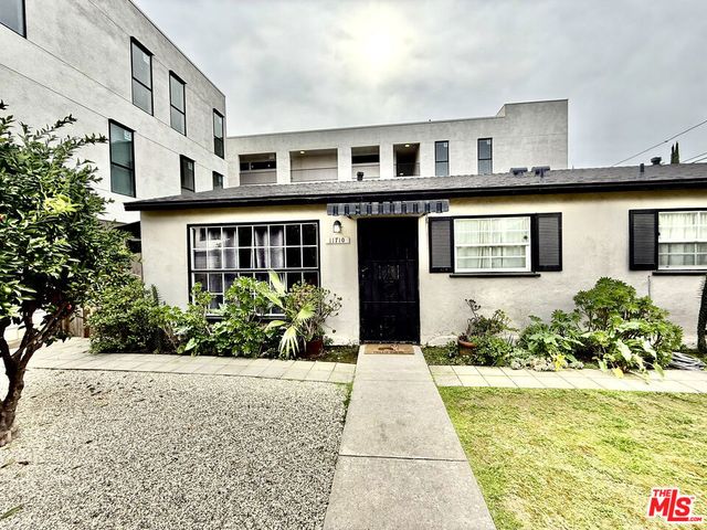 11710 Hartsook Street, Valley Village, CA 91607