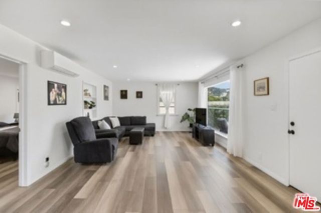 11710 Hartsook Street, Valley Village, CA 91607