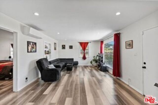 11710 Hartsook Street, Valley Village, CA 91607