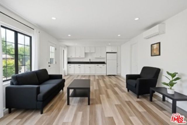 11710 Hartsook Street, Valley Village, CA 91607