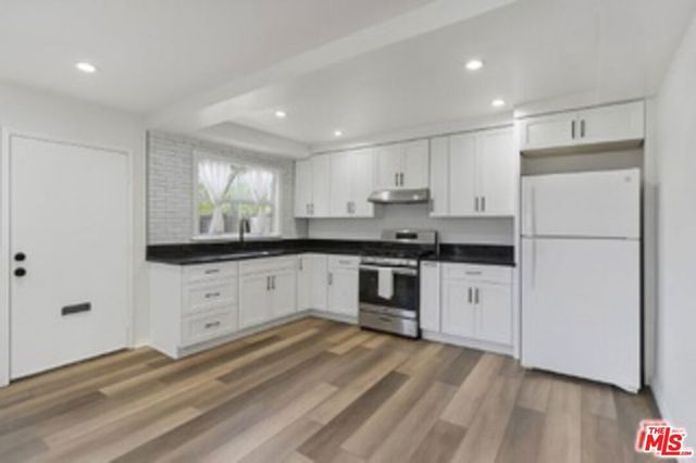 11710 Hartsook Street, Valley Village, CA 91607