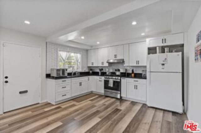 11710 Hartsook Street, Valley Village, CA 91607