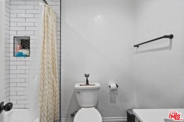 11710 Hartsook Street, Valley Village, CA 91607