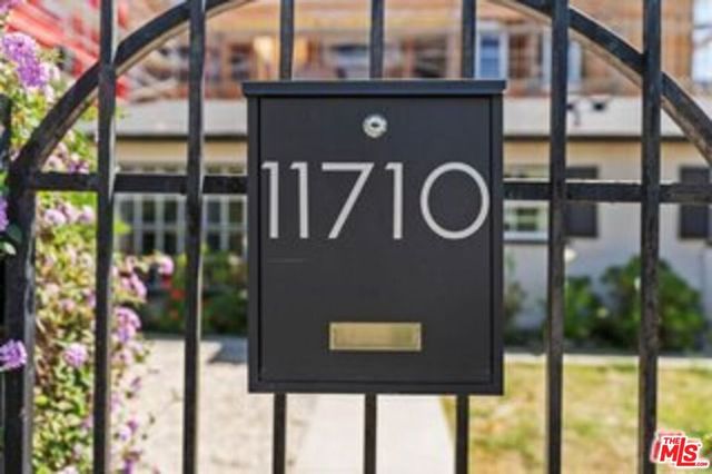 11710 Hartsook Street, Valley Village, CA 91607