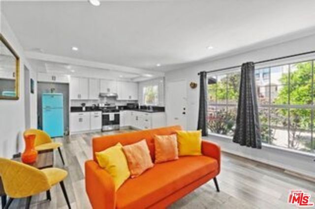 11710 Hartsook Street, Valley Village, CA 91607