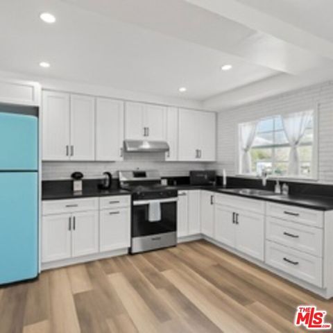 11710 Hartsook Street, Valley Village, CA 91607