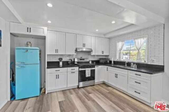 11710 Hartsook Street, Valley Village, CA 91607