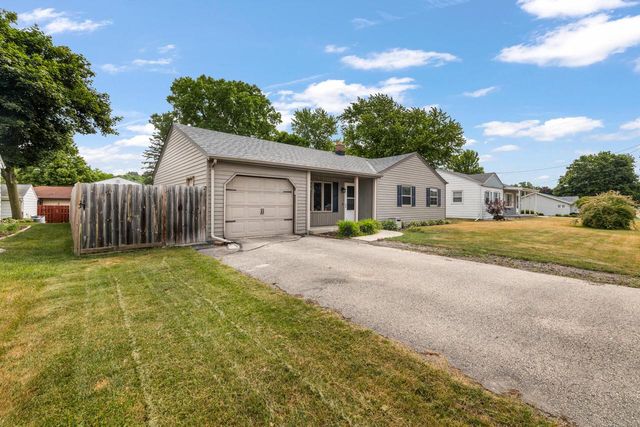 218 E Washington STREET, Slinger, WI 53086