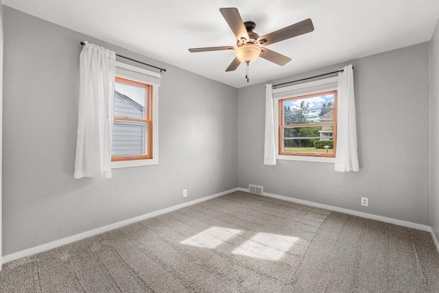 218 E Washington STREET, Slinger, WI 53086