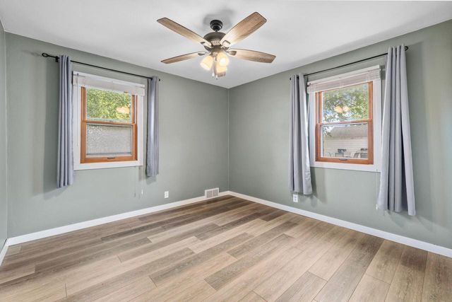 218 E Washington STREET, Slinger, WI 53086