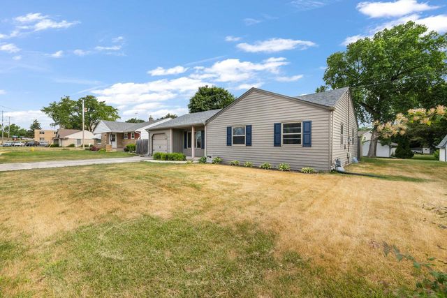 218 E Washington STREET, Slinger, WI 53086