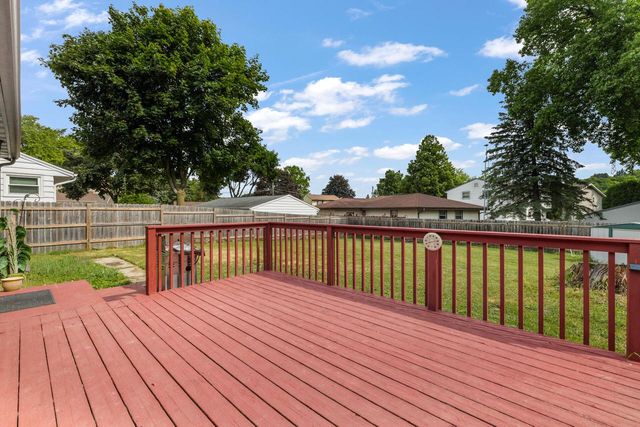 218 E Washington STREET, Slinger, WI 53086