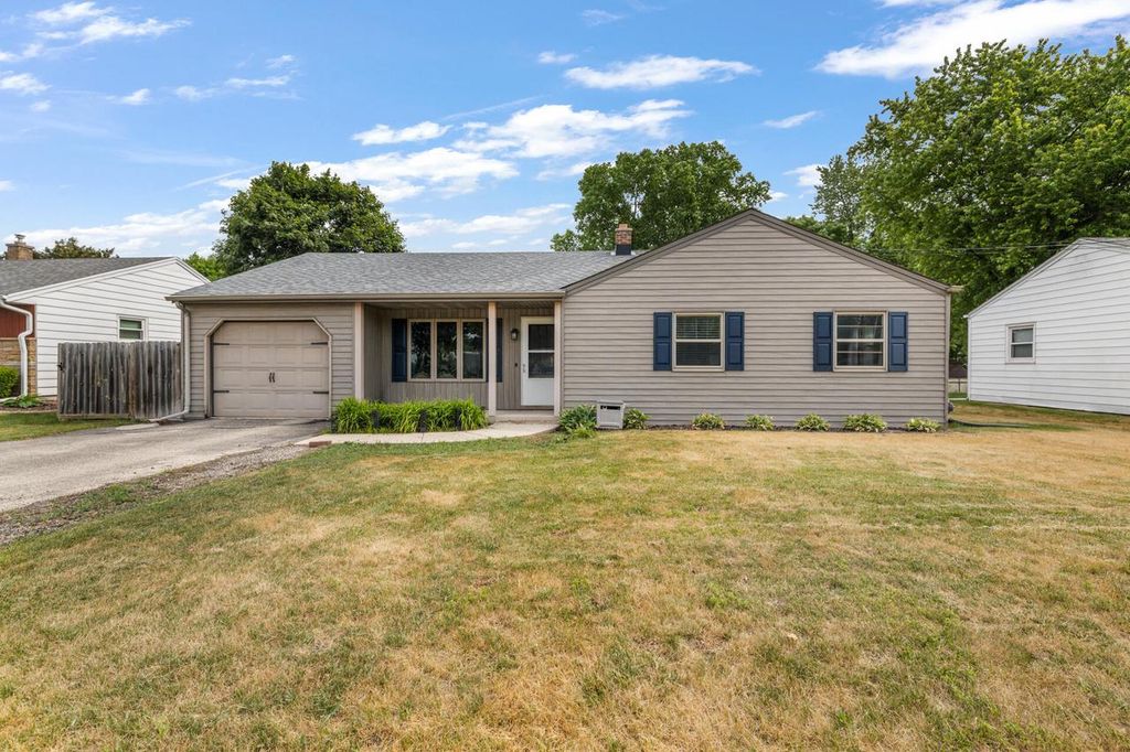 218 E Washington STREET, Slinger, WI 53086