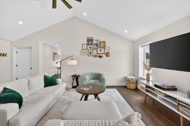 23 Whippoorwill Way, Somersworth, NH 03878