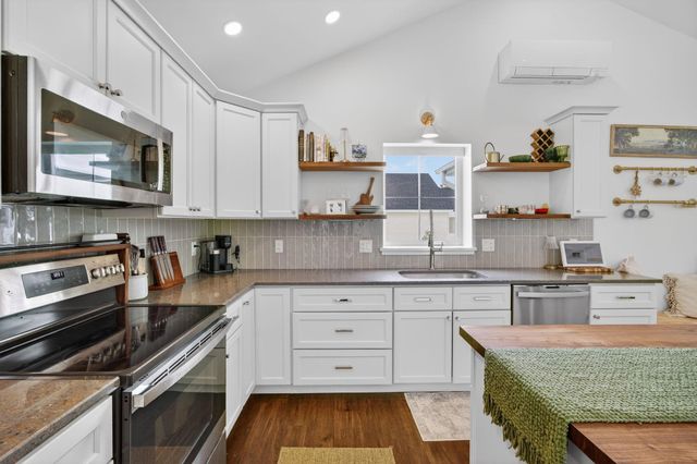 23 Whippoorwill Way, Somersworth, NH 03878