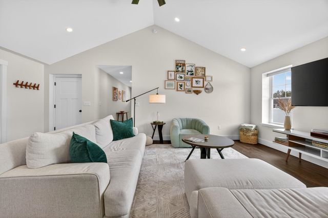 23 Whippoorwill Way, Somersworth, NH 03878