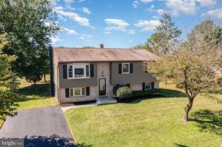 810 OAK LN, Lebanon, PA 17046