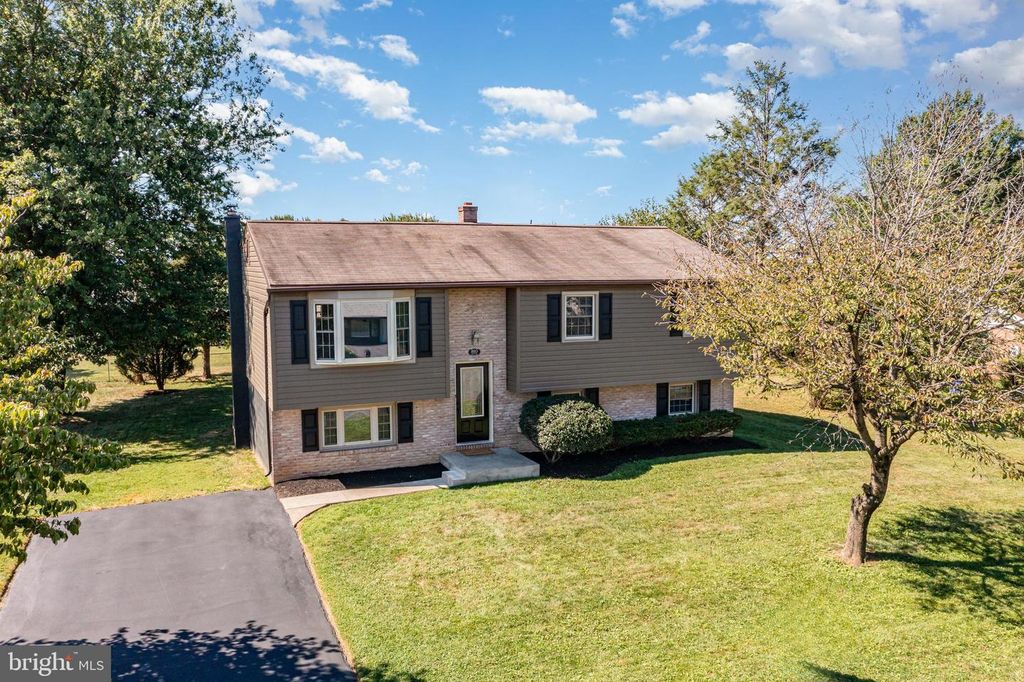 810 OAK LN, Lebanon, PA 17046