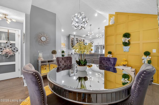 8112 Saint Andrews Village Dr, Louisville, KY 40241