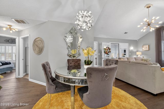 8112 Saint Andrews Village Dr, Louisville, KY 40241