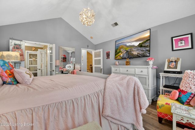 8112 Saint Andrews Village Dr, Louisville, KY 40241