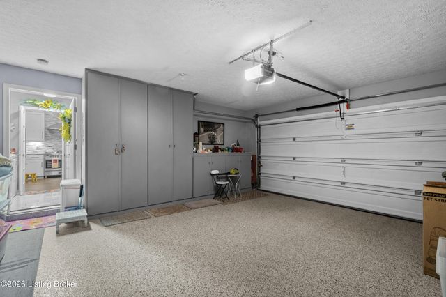 8112 Saint Andrews Village Dr, Louisville, KY 40241