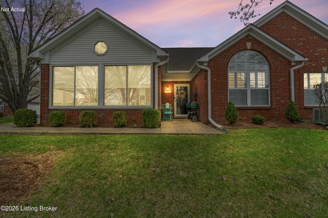 8112 Saint Andrews Village Dr, Louisville, KY 40241