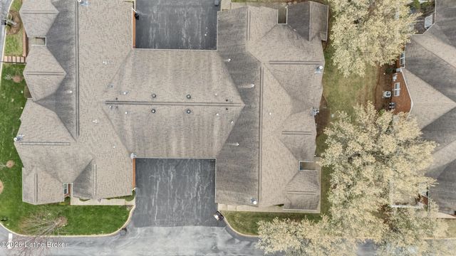 8112 Saint Andrews Village Dr, Louisville, KY 40241