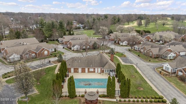 8112 Saint Andrews Village Dr, Louisville, KY 40241