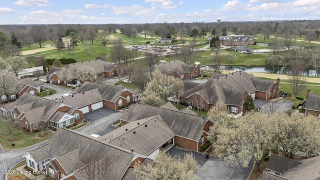 8112 Saint Andrews Village Dr, Louisville, KY 40241