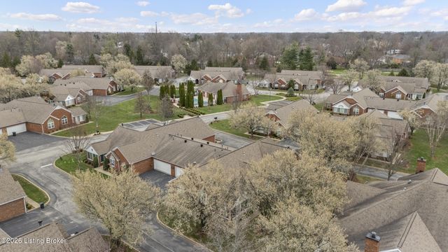 8112 Saint Andrews Village Dr, Louisville, KY 40241