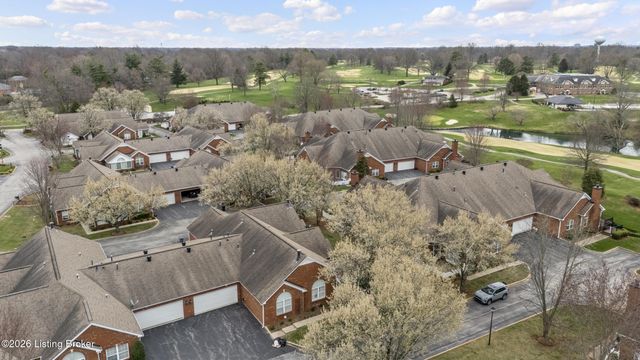 8112 Saint Andrews Village Dr, Louisville, KY 40241