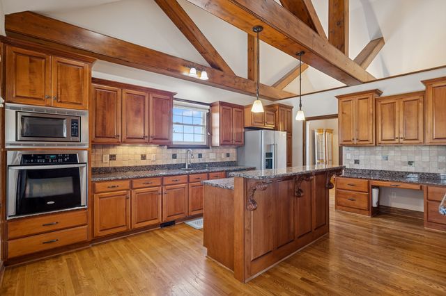 517 Nichols Ln, Gallatin, TN 37066