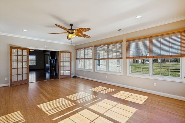 517 Nichols Ln, Gallatin, TN 37066