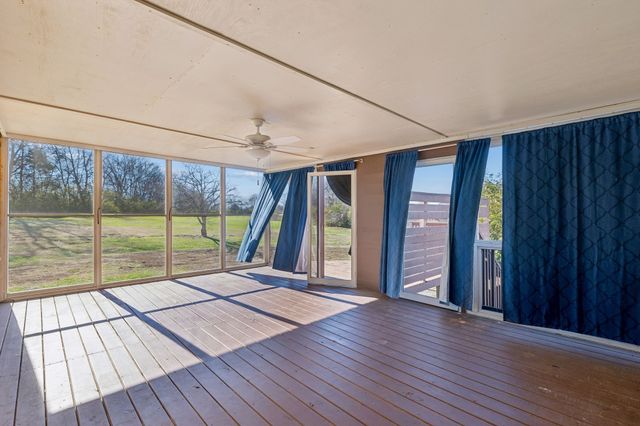 517 Nichols Ln, Gallatin, TN 37066