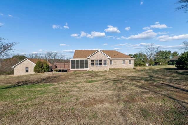 517 Nichols Ln, Gallatin, TN 37066