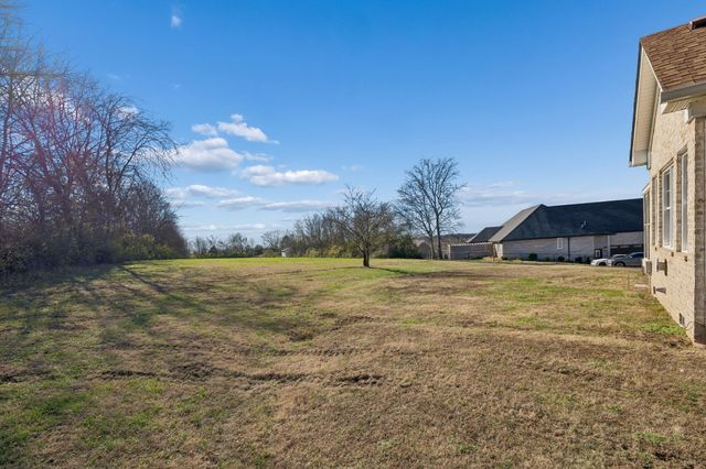 517 Nichols Ln, Gallatin, TN 37066