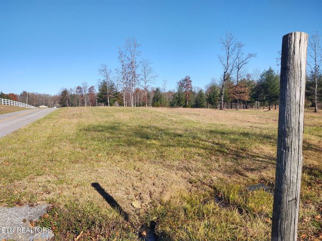 1241 Twin Bridge Rd, Deer Lodge, TN 37726