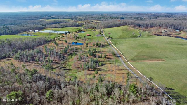 1241 Twin Bridge Rd, Deer Lodge, TN 37726
