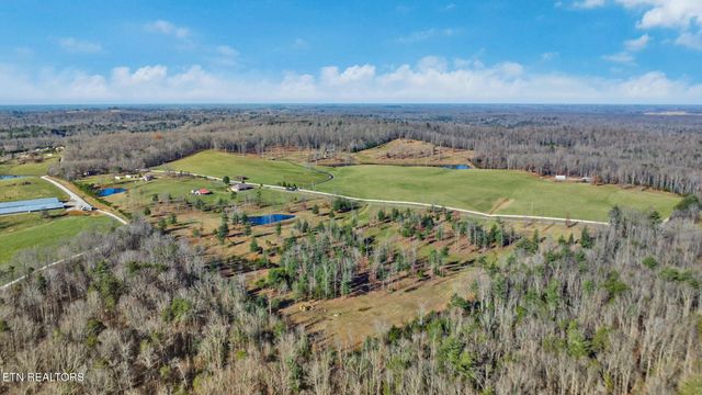 1241 Twin Bridge Rd, Deer Lodge, TN 37726